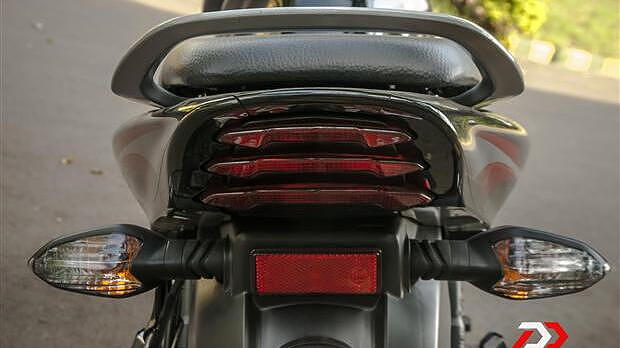 Bajaj discover 100 discount tail light price