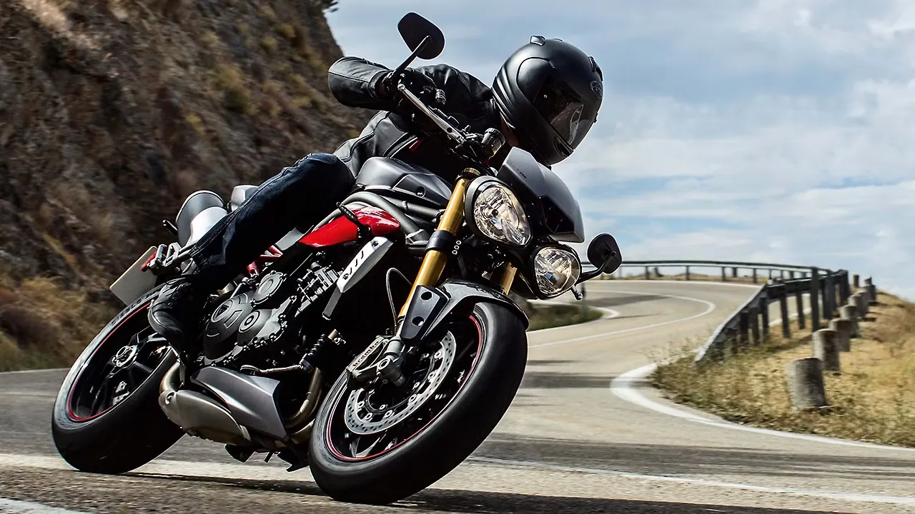 2016 Triumph Speed Triple Photo Gallery Bikewale