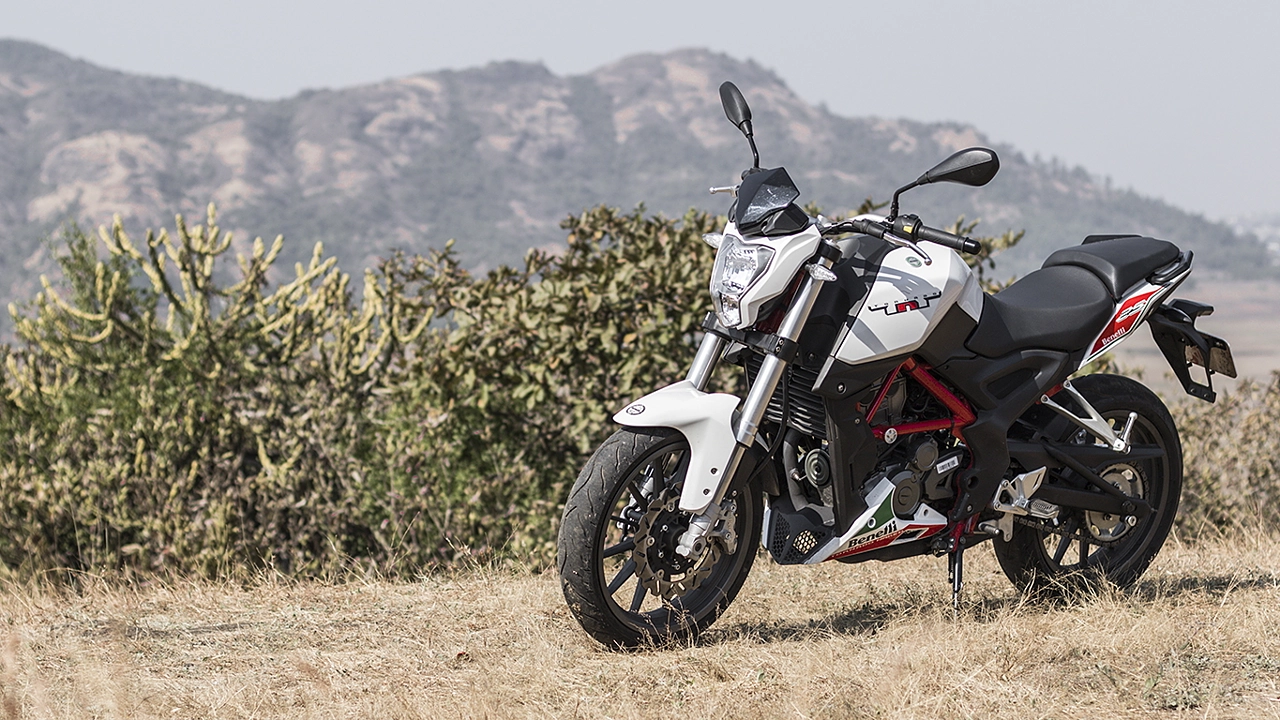 Images of Benelli TNT 25 | Photos of TNT 25 - BikeWale Images of Benelli TNT 25 | Photos of TNT 25 - BikeWale