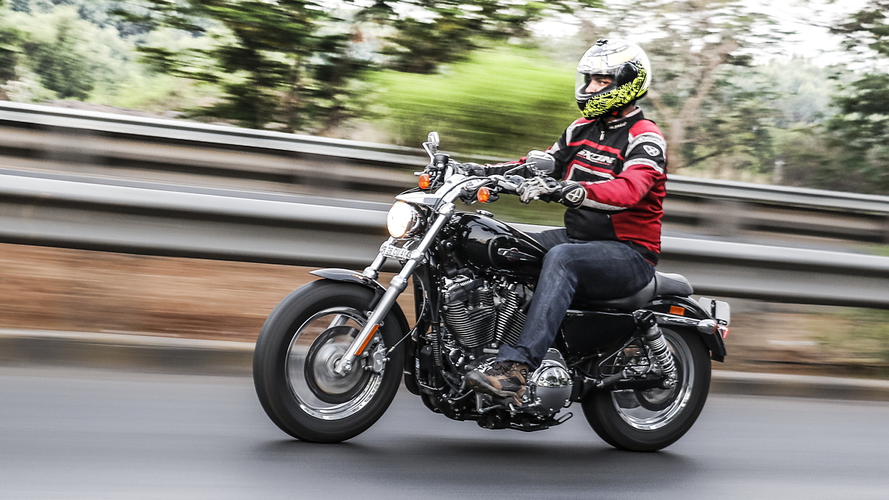 Harley-Davidson 1200 Custom : First Ride Review - BikeWale