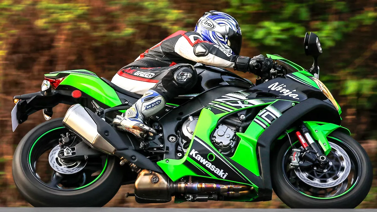 Kawasaki Ninja ZX-10R [2018-2019] Rear Three-Quarter Image – BikeWale