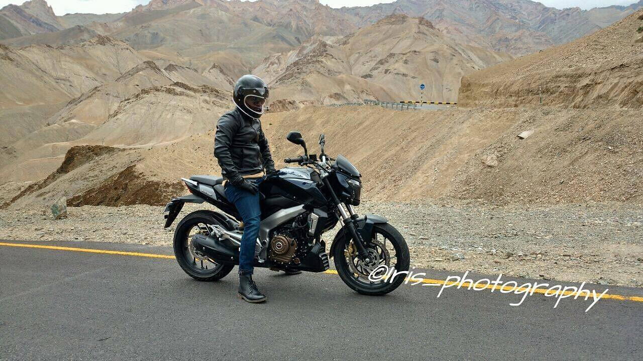 Bajaj Pulsar VS400 spotted at its commercial shoot - BikeWale