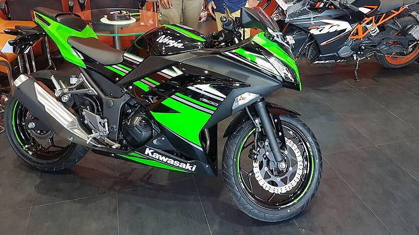 Vag dis praktiserende læge Kawasaki Ninja 300 KRT edition launched in India - BikeWale