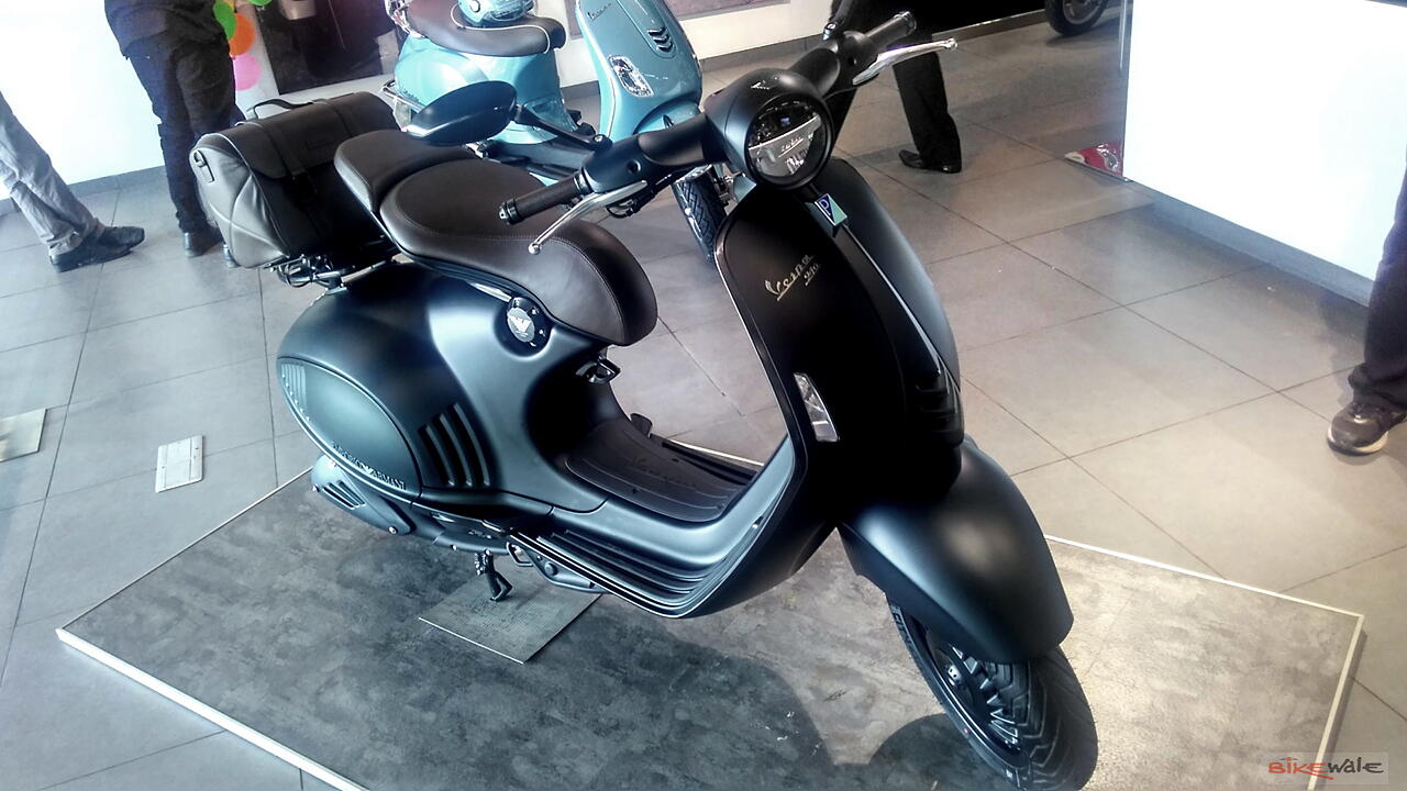 Vespa 946 Emporio Armani Photo Gallery - BikeWale