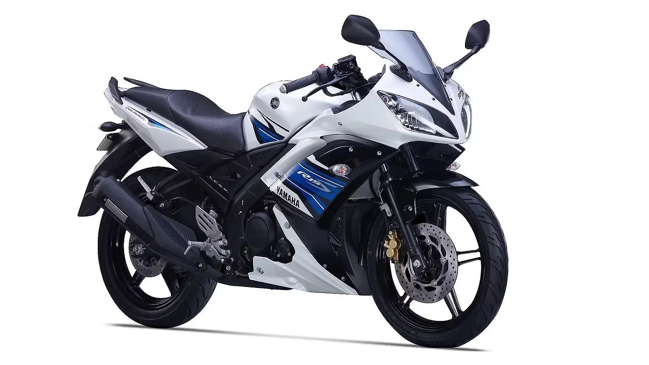 Yamaha YZF-R15 launched with auto headlamp on Yamaha YZF-R15 launched with auto headlamp on