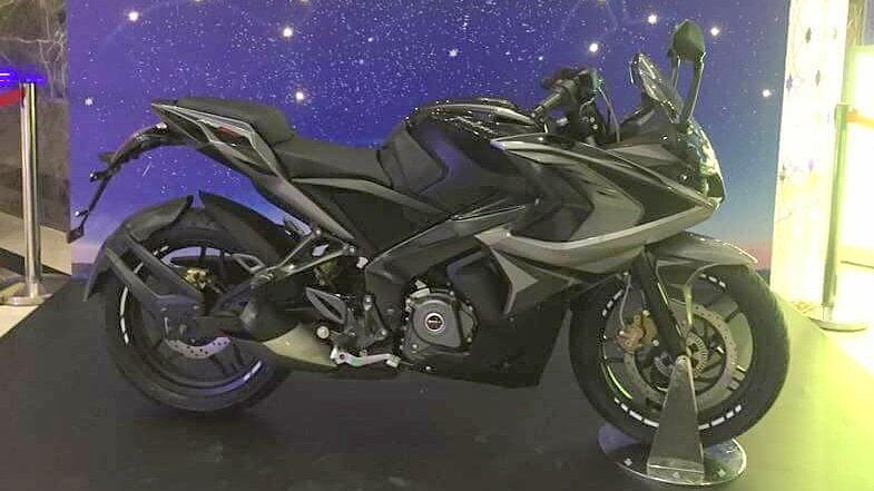 2017 Bajaj Pulsar RS200 unveiled in a new colour