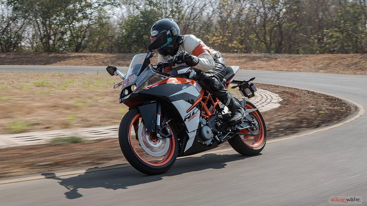 2017 KTM RC390 Track Ride Review - BikeWale