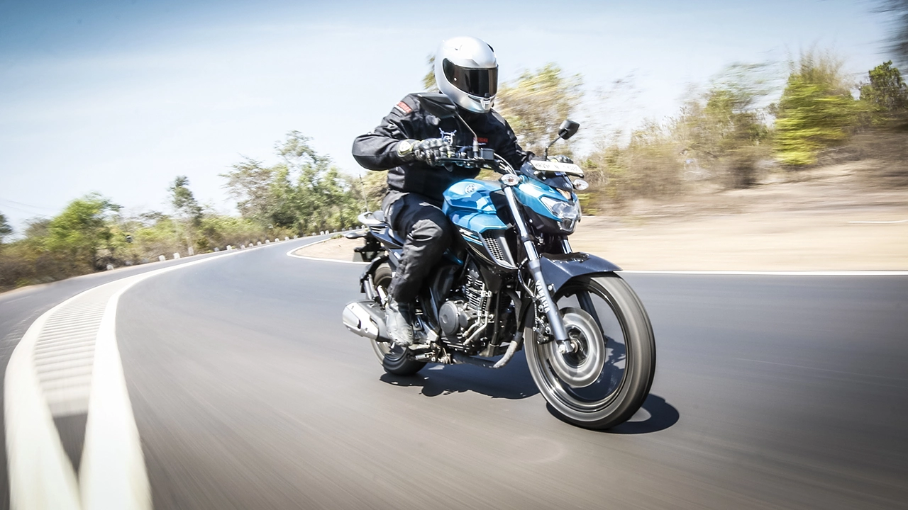 Yamaha FZ25 First Ride Review - BikeWale