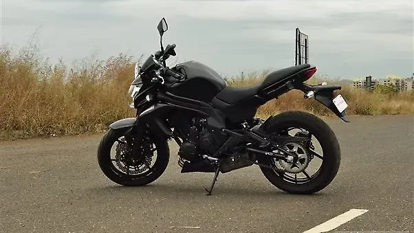 Kawasaki dealers offering huge discounts on the ER6n - BikeWale