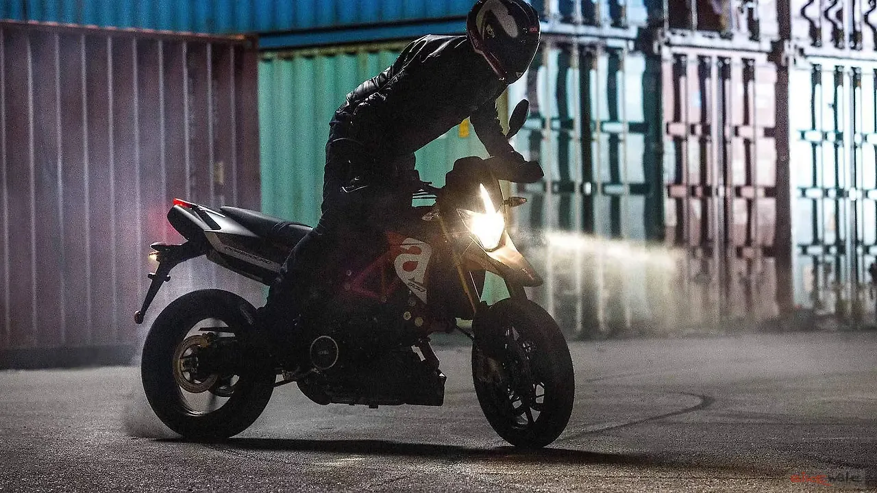 2017 Aprilia Dorsoduro 900 Picture Gallery 2017 Aprilia Dorsoduro 900 Picture Gallery