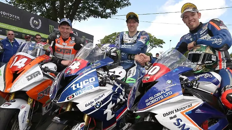  Hunter IOMTT: Hutchinson wins Superstock TT - BikeWale