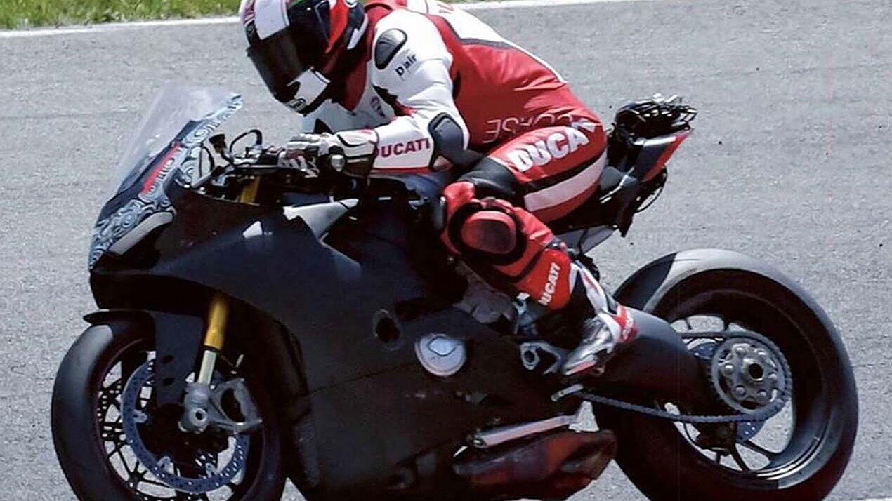 Ducati continues testing the V4 superbike