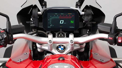 BMW R1200GS and R1200GS Adventure to get Connectivity option with a TFT display