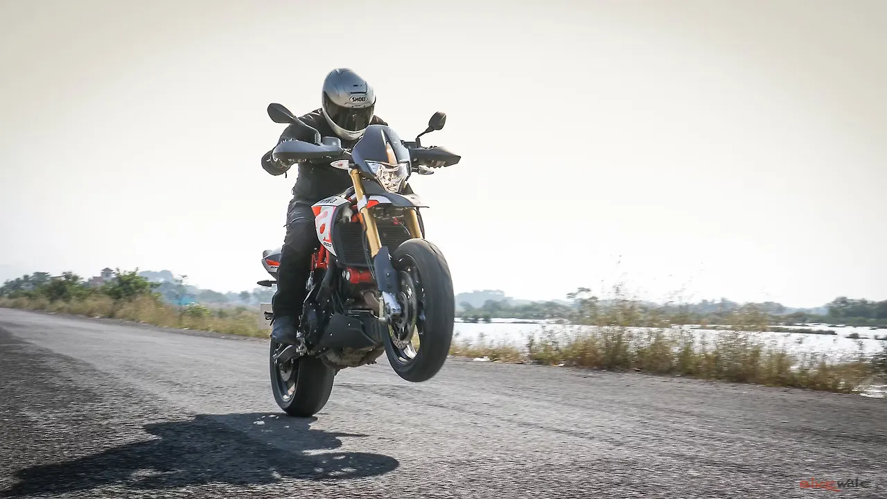 Aprilia Dorsoduro 900 photo gallery Aprilia Dorsoduro 900 photo gallery