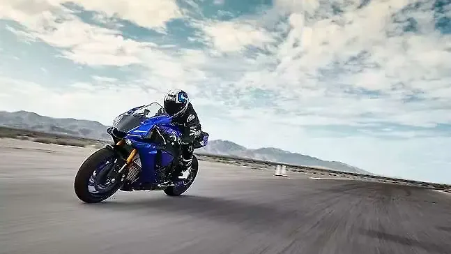 Yamaha launches the new YZF-R1 at Rs 20.73 lakhs - BikeWale