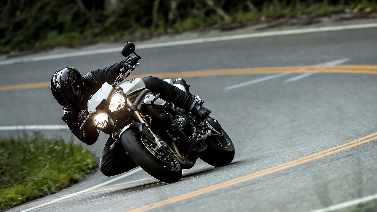 2018 Triumph Speed Triple photo gallery 2018 Triumph Speed Triple photo gallery
