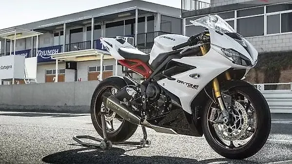 Triumph Daytona 765 Likely To Arrive In 2019 Bikewale
