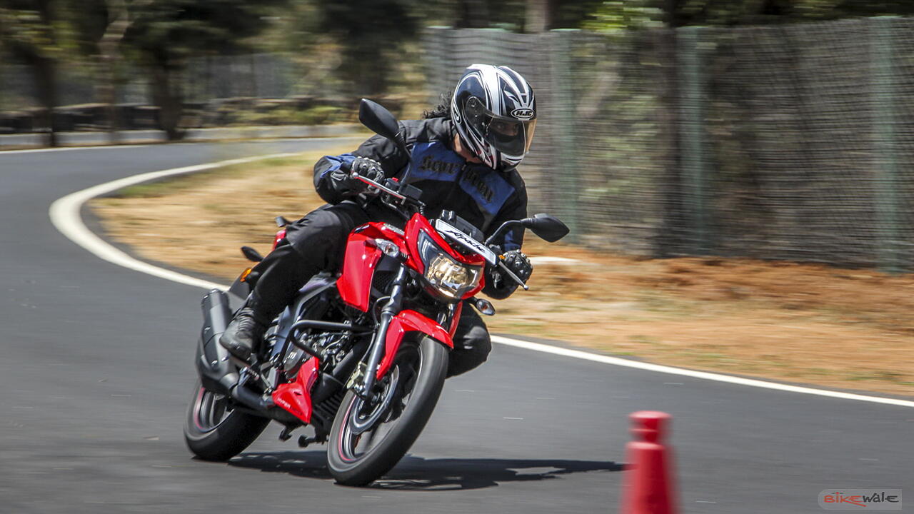 TVS Apache RTR 160 4V Track Ride Review - BikeWale