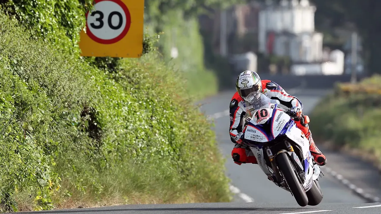 2018 Isle Of Man TT concludes with new records - BikeWale