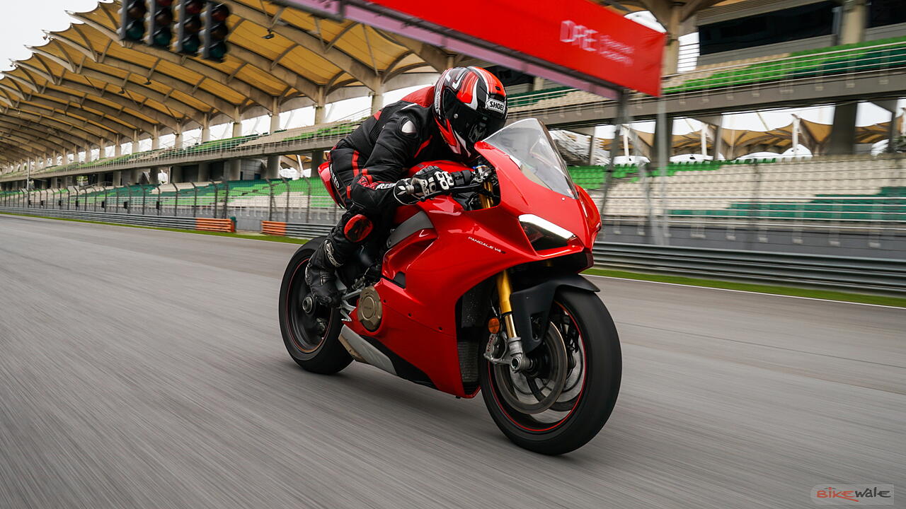 2018 Ducati Panigale V4 S Track Ride Review - BikeWale