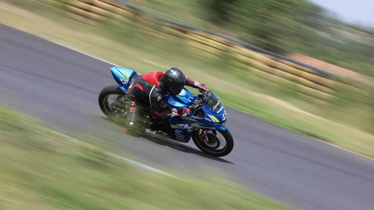 Suzuki Gixxer Cup Endurance Race: An Experience - BikeWale