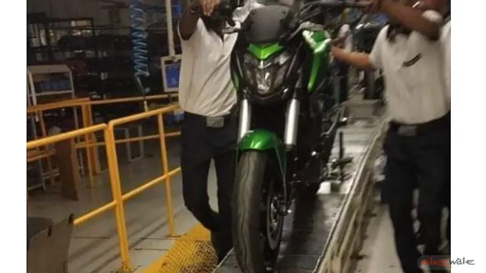 Green 2019 Bajaj Dominar 400 spotted inside factory Green 2019 Bajaj Dominar 400 spotted inside factory