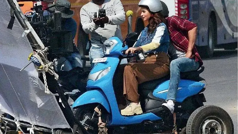 2019 Hero Pleasure spotted with Alia Bhatt 2019 Hero Pleasure spotted with Alia Bhatt