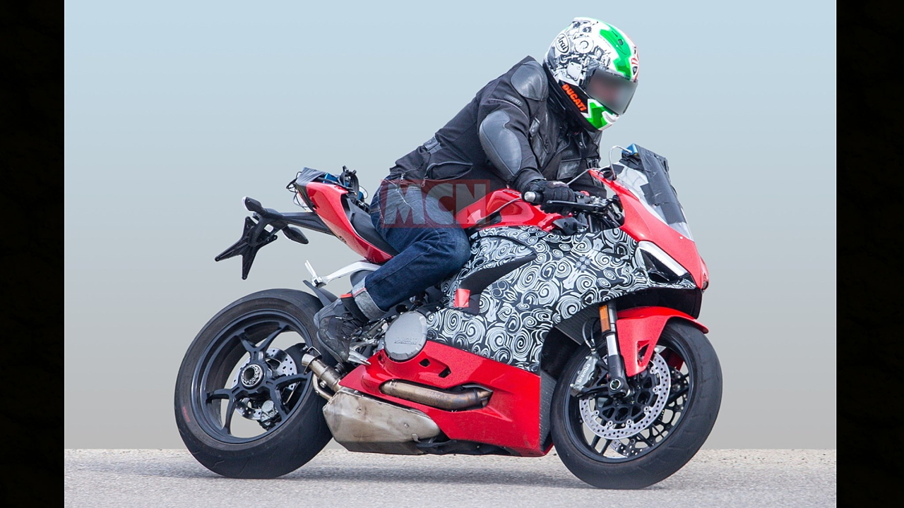 Next-Generation Ducati Panigale 959 spied - BikeWale