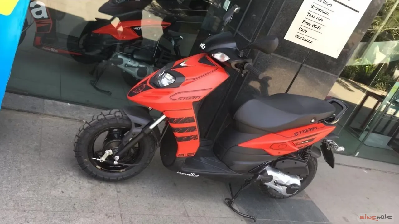 Aprilia Storm 125 vs Aprilia SR125- What to buy Aprilia Storm 125 vs Aprilia SR125- What to buy