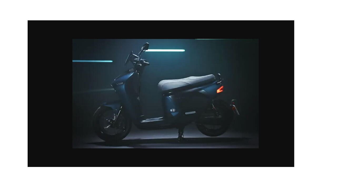 Yamaha unveils electric scooter with removable batteries