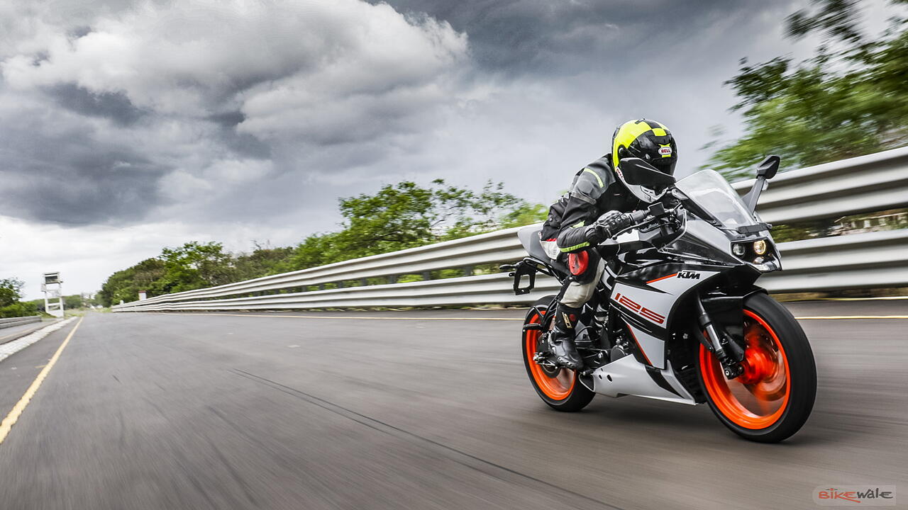 KTM RC 125 Review Image Gallery