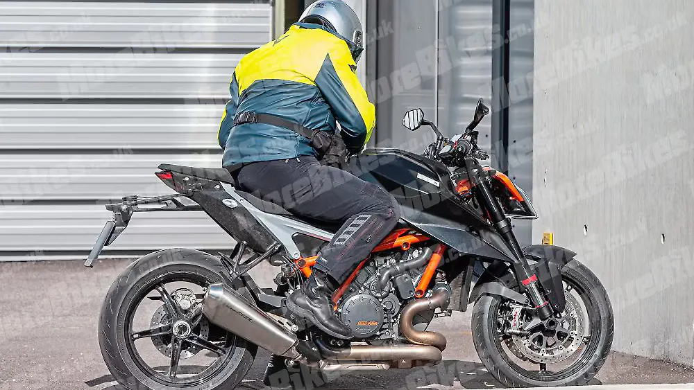 2020 KTM Super Duke R spied testing 2020 KTM Super Duke R spied testing