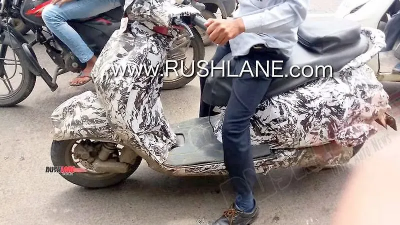 Bajaj Urbanite scooter spied; likely to get maroon colour option Bajaj Urbanite scooter spied; likely to get maroon colour option