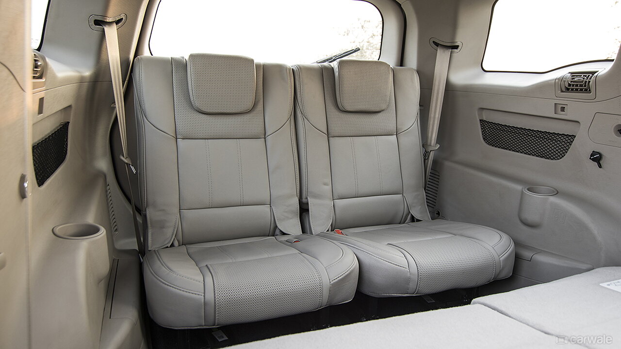 Mahindra XUV500 [2015-2018] Photo, Rear Seat Space Image - CarWale