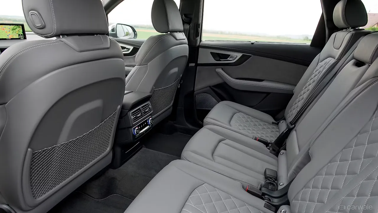 Audi-SQ7-Rear-Seat-Space