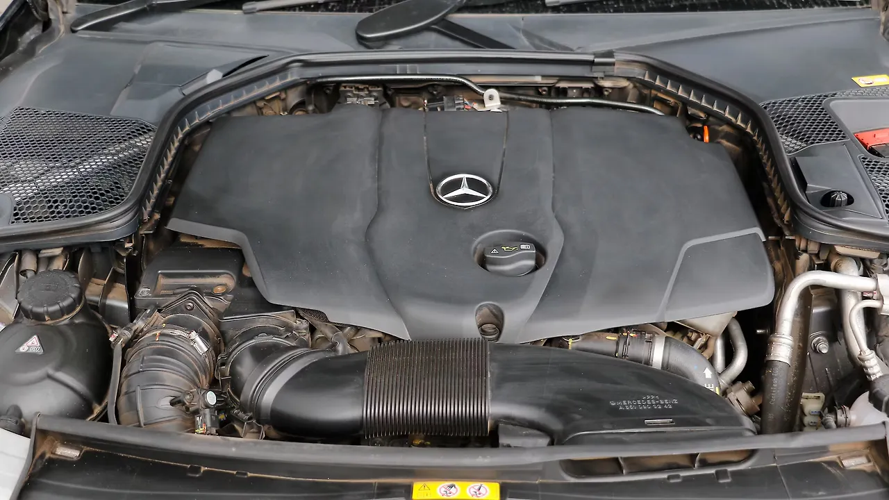 CarWale Track Day 2016 BMW 320d vs Mercedes-Benz C250d - CarWale