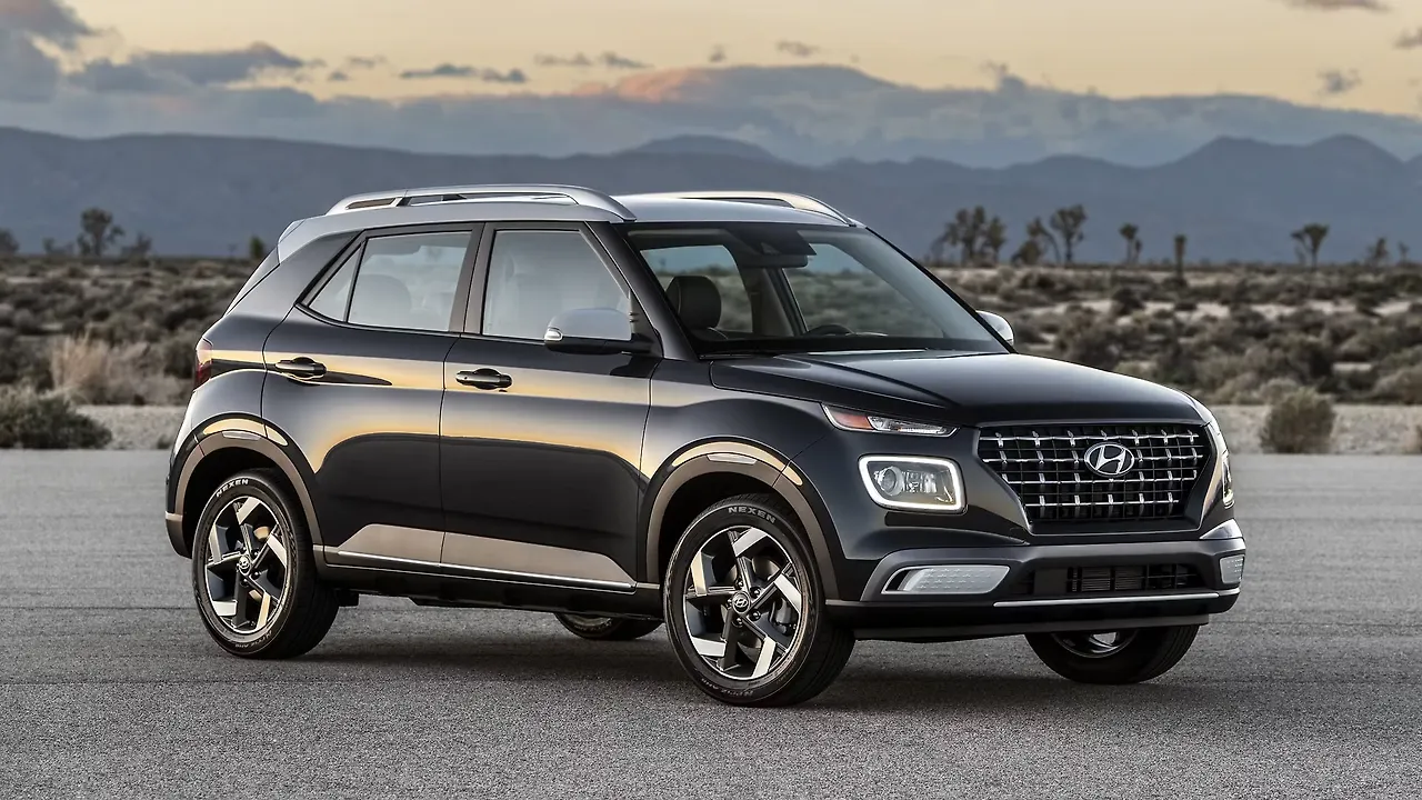 Hyundai Venue garners over 2000 bookings in a day - CarWale