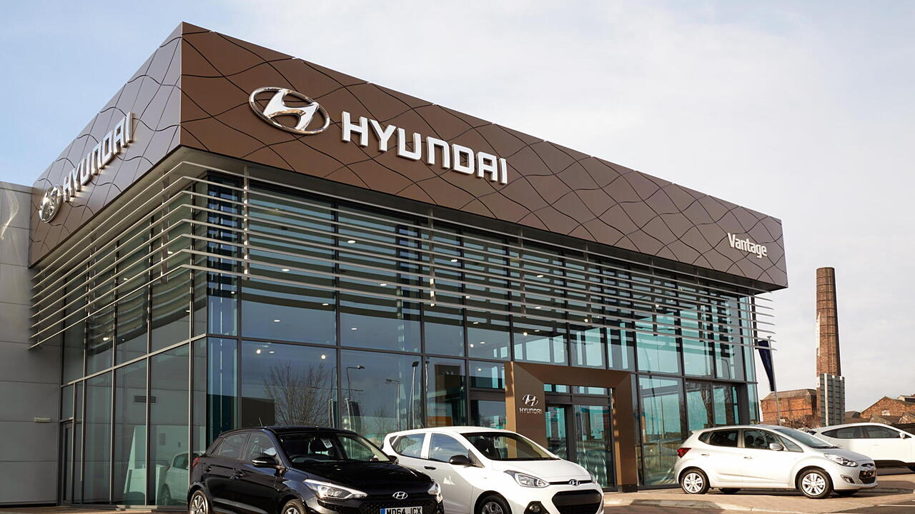 Hyundai dealerships in UK feature brand s new global identity