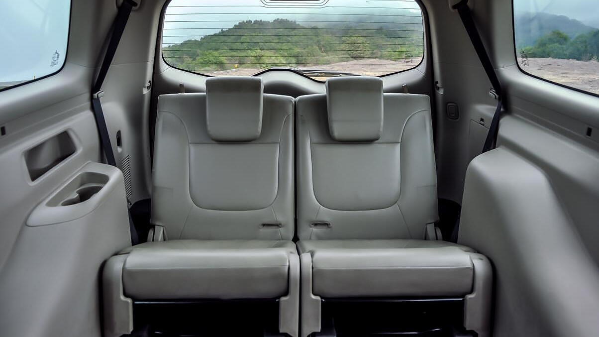 Mitsubishi Pajero Sport Photo Rear Seat Space Image CarWale Mitsubishi Pajero Sport Photo Rear Seat Space Image CarWale