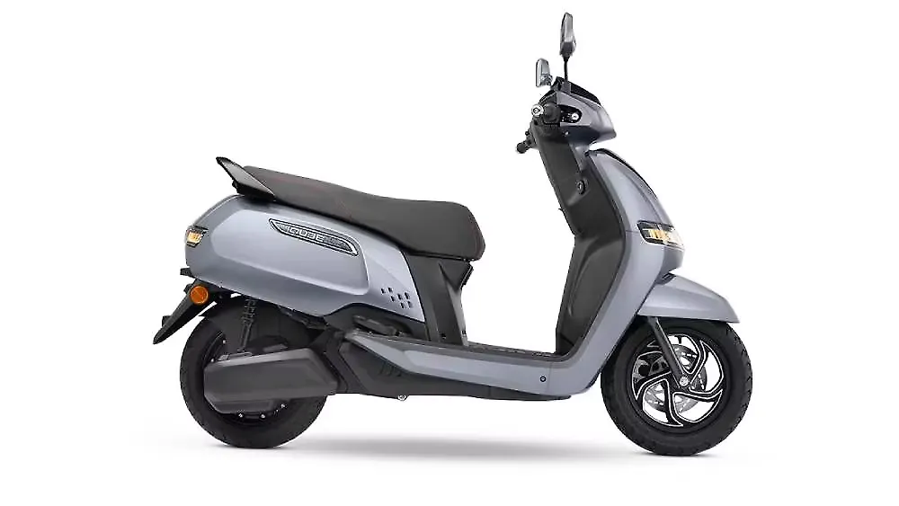 TVS iQube Colours in India, 12 iQube Colour Images - BikeWale