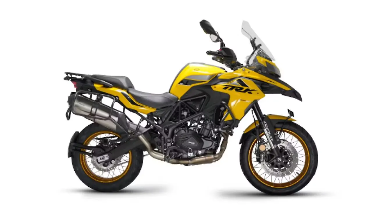 Benelli TRK 502X Price - Mileage, Images, Colours | BikeWale