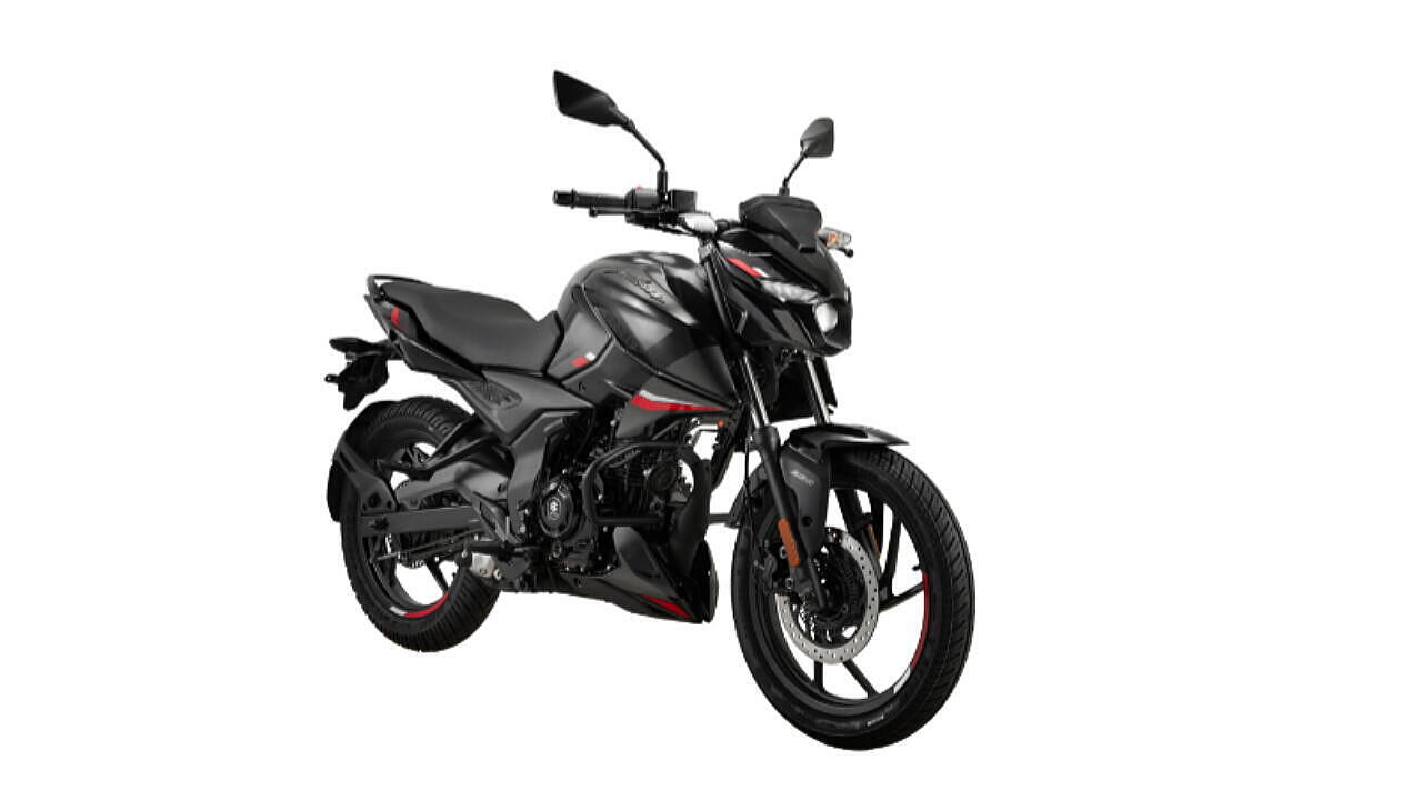 Pulsar 150 on road best sale price mileage