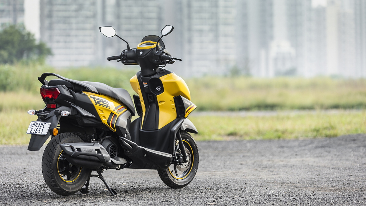 Yamaha ray zr online on road price