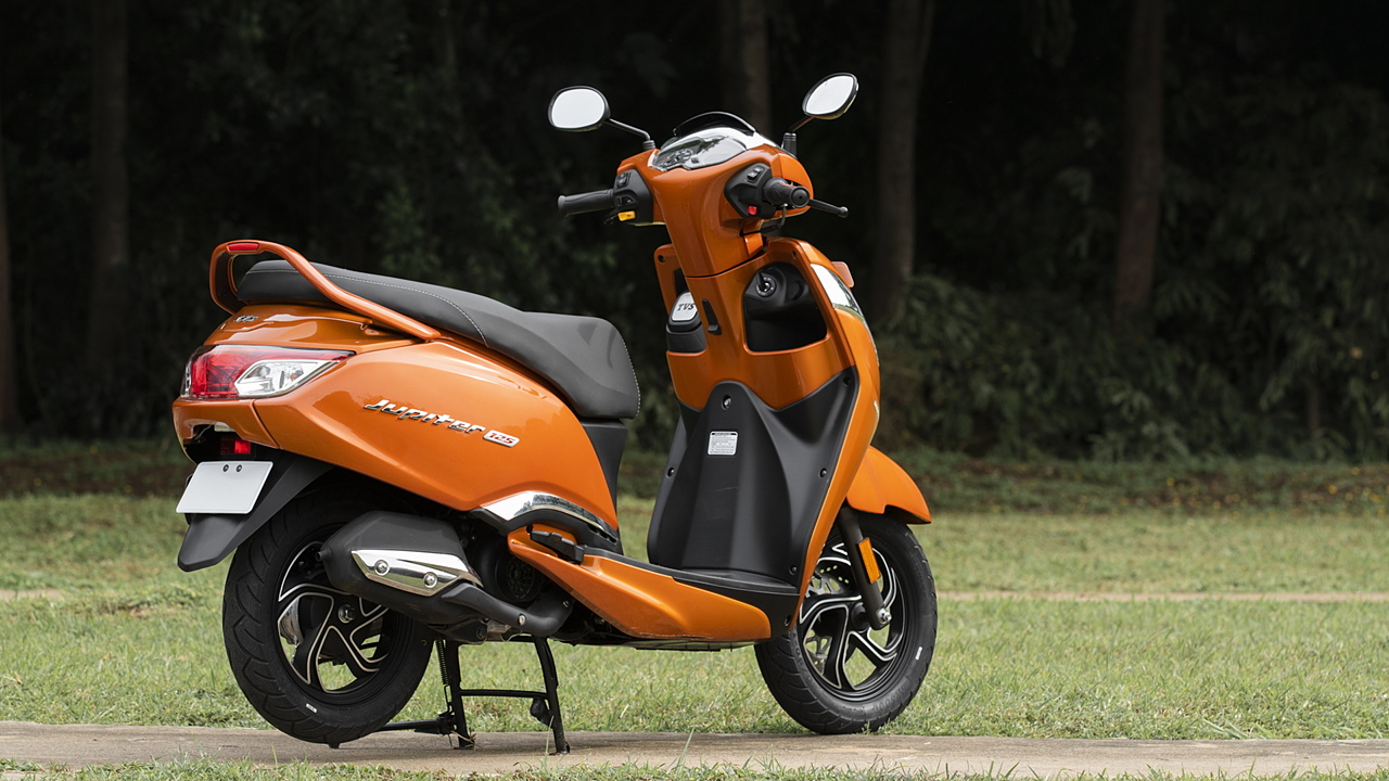 Tvs jupiter 125 on road online price