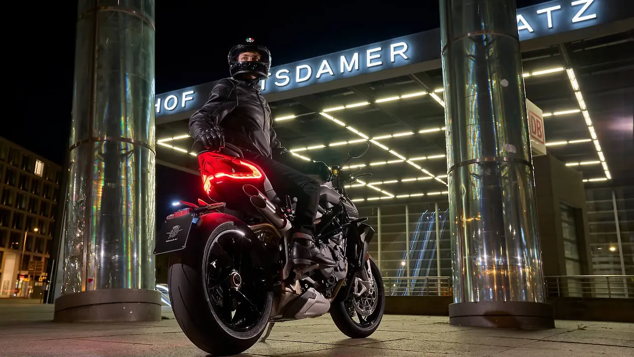 New MV Agusta Brutale 1000 RS: Details Explained New MV Agusta Brutale 1000 RS: Details Explained
