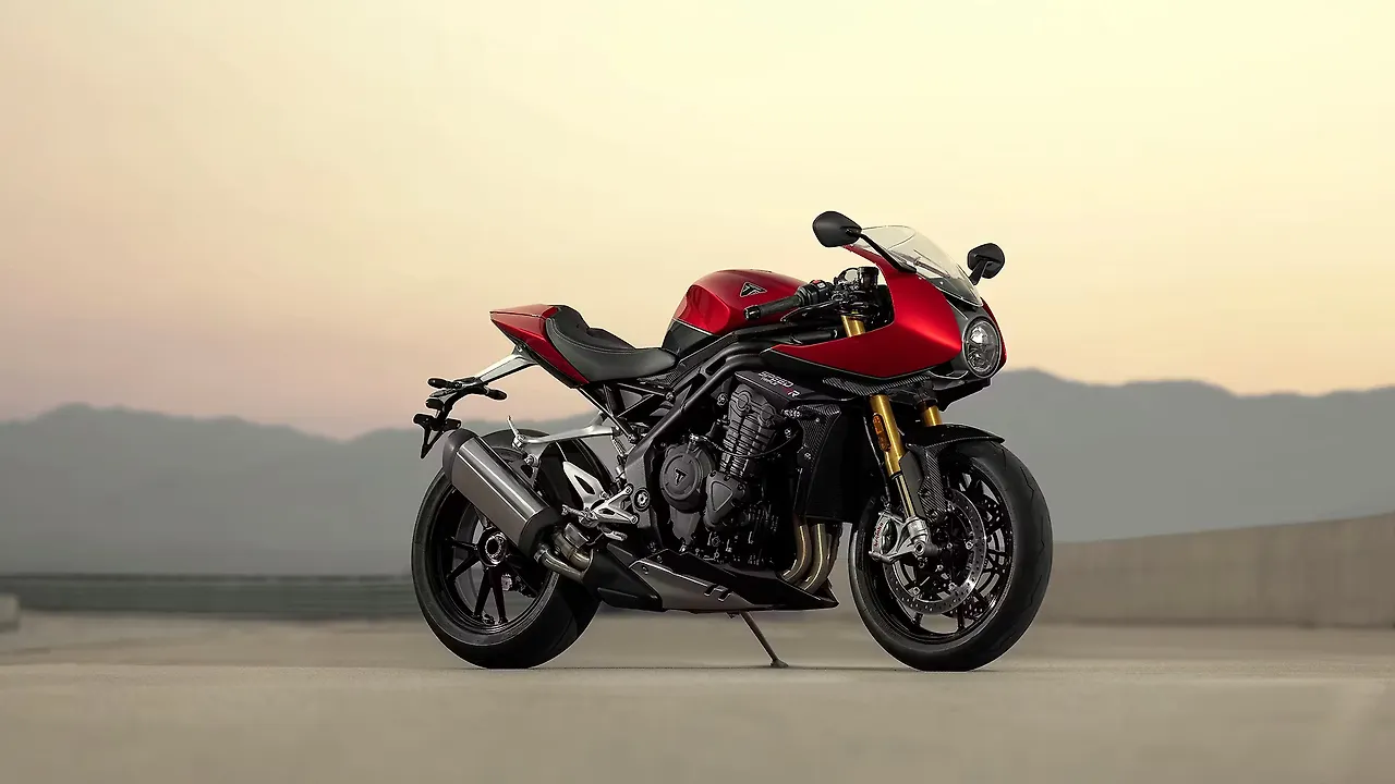 Triumph Speed Triple 1200 RR: Image Gallery Triumph Speed Triple 1200 RR: Image Gallery