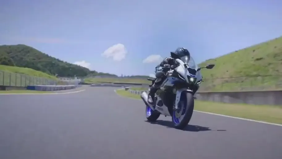 BREAKING! New Yamaha YZF-R15 images leaked ahead of launch BREAKING! New Yamaha YZF-R15 images leaked ahead of launch