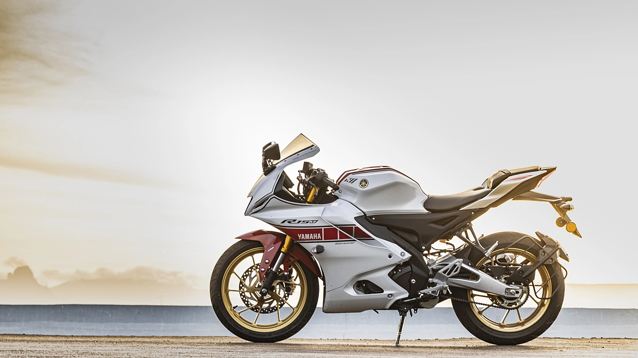 yamaha r15 wallpapers white