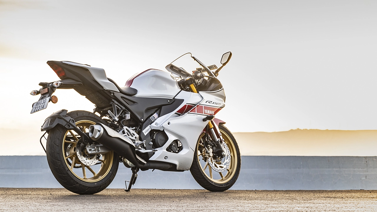 Images of Yamaha R15 V4 | Photos of R15 V4 - BikeWale Images of Yamaha R15 V4 | Photos of R15 V4 - BikeWale