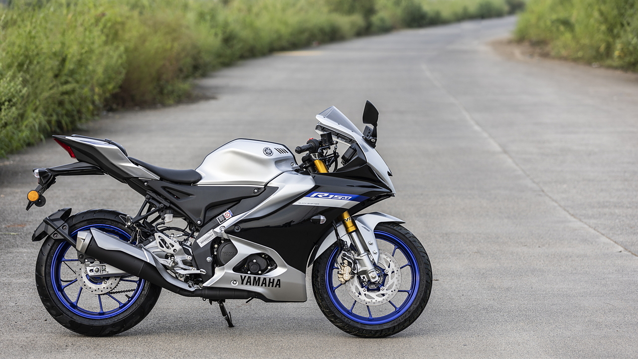 Yamaha R15 V4 Price Mileage Images Colours BikeWale